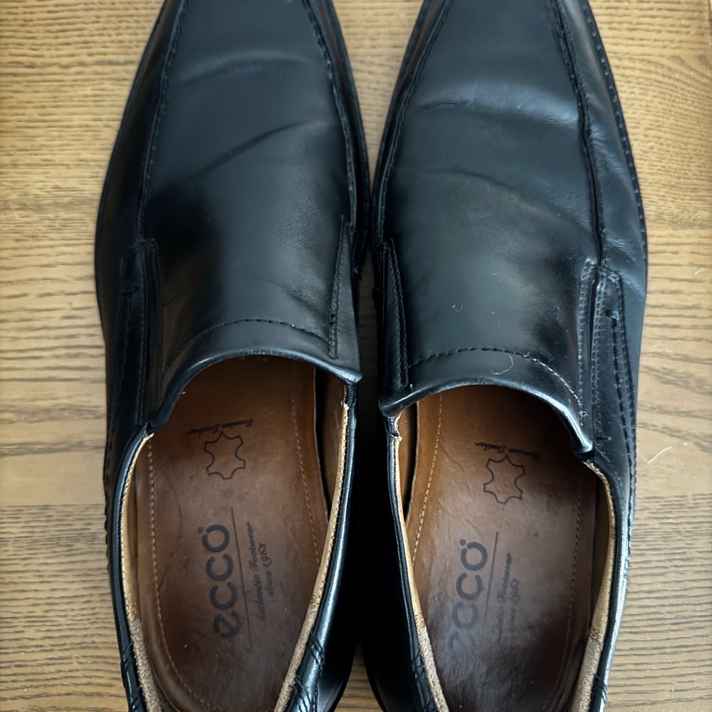 Ecco Men's Classic Black Leather Loafers
